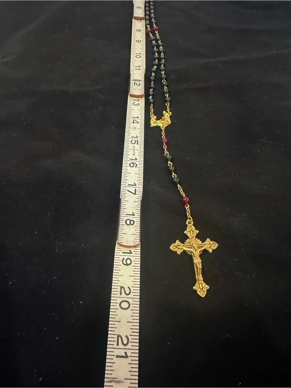 Vintage Green & Red Glass Beaded Rosary Crucifix  Prayer Beads Made In Italy